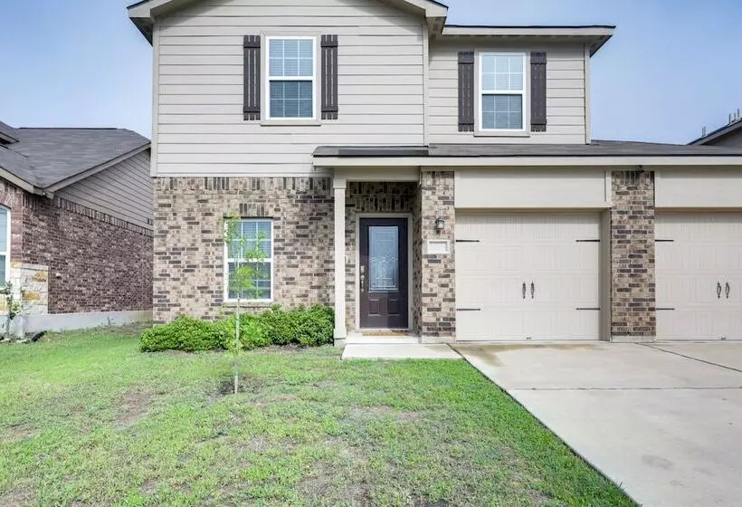 Pet Friendly Home W/ Fenced Yard In Manor