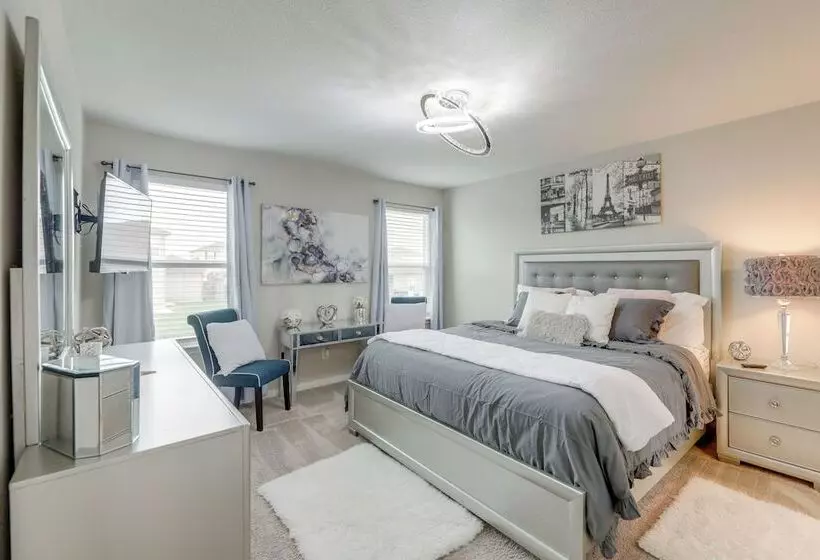 Pet Friendly Home W/ Fenced Yard In Manor