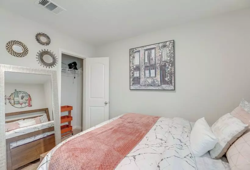 Pet Friendly Home W/ Fenced Yard In Manor