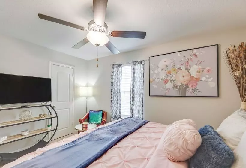 Pet Friendly Home W/ Fenced Yard In Manor