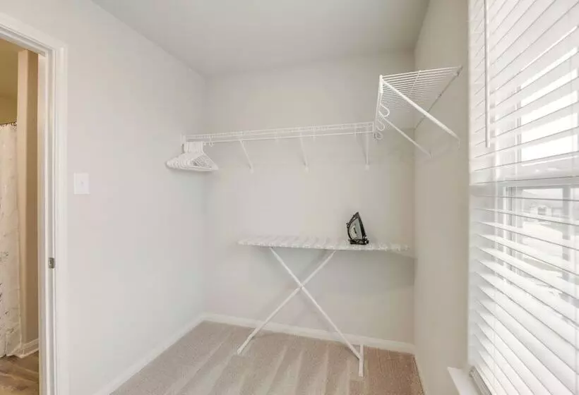 Pet Friendly Home W/ Fenced Yard In Manor