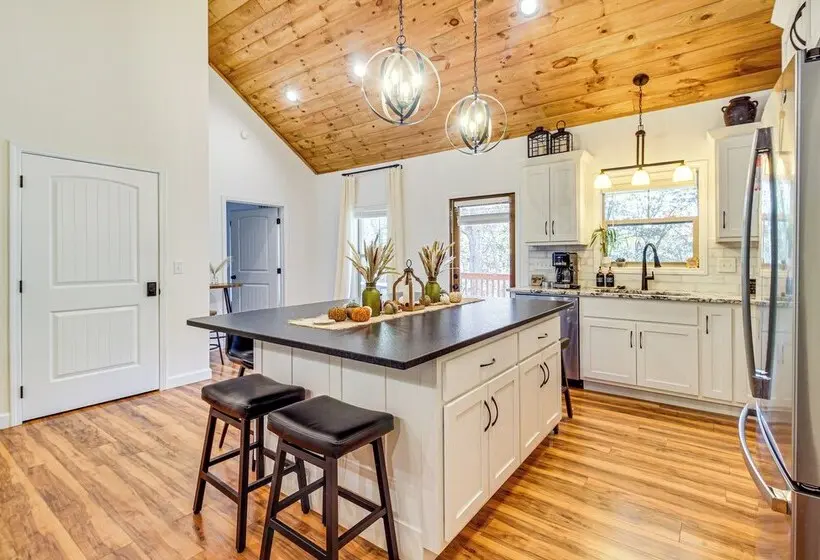 Ellijay Home 4 Mi To Dtwn: Hot Tub & Resort Perks!