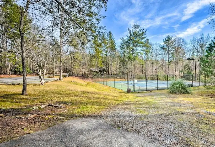 Ellijay Home 4 Mi To Dtwn: Hot Tub & Resort Perks!