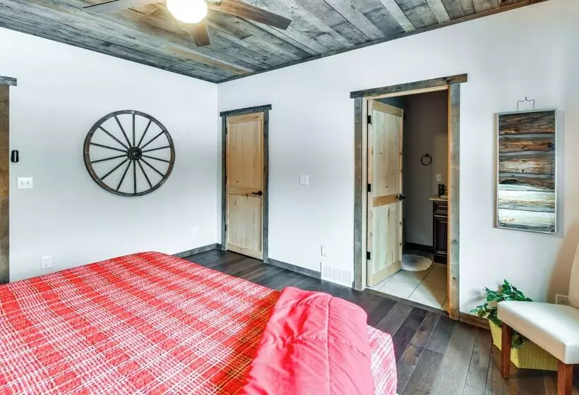 Perfect For Families: Custom Built Harrison Cabin!