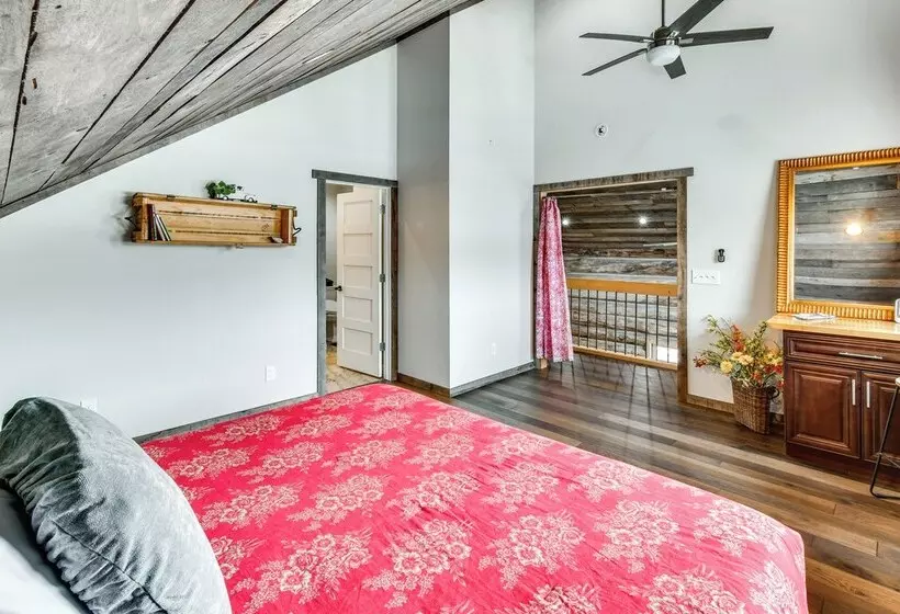 Perfect For Families: Custom Built Harrison Cabin!