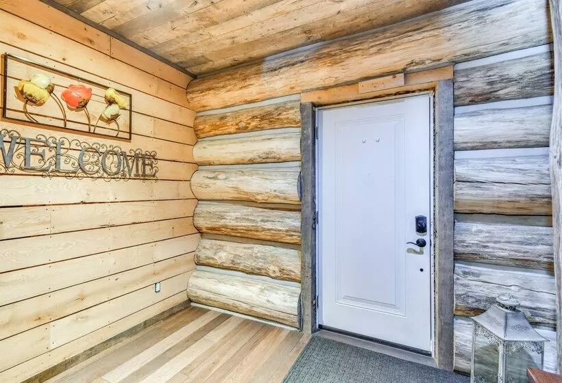 Perfect For Families: Custom Built Harrison Cabin!