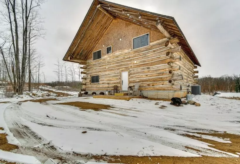 Perfect For Families: Custom Built Harrison Cabin!