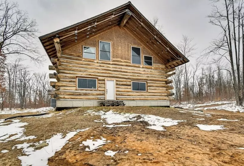 Perfect For Families: Custom Built Harrison Cabin!