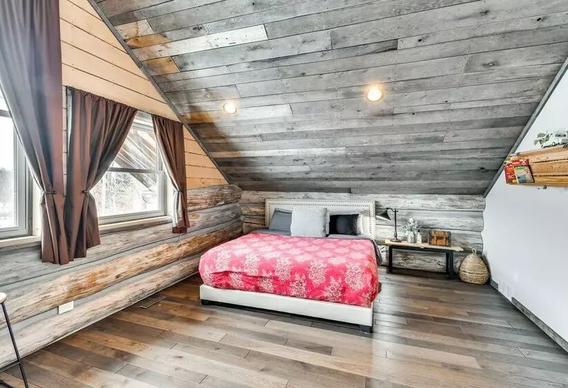 Perfect For Families: Custom Built Harrison Cabin!