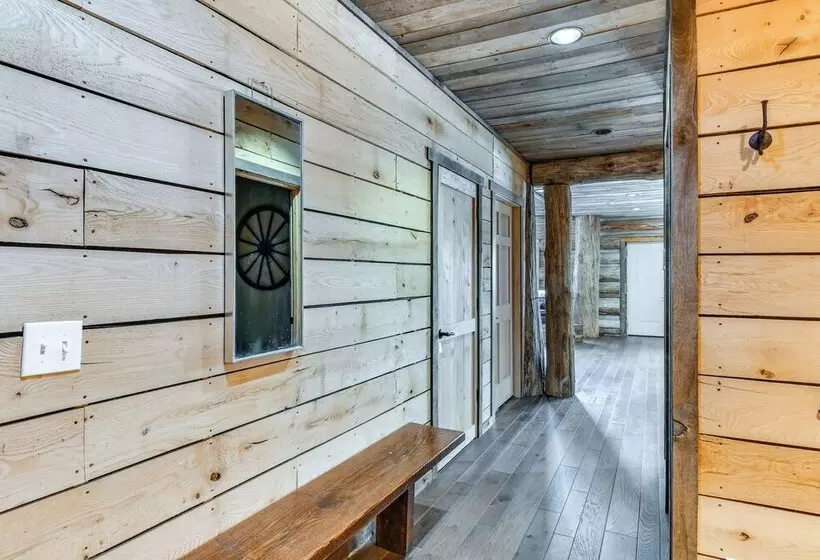Perfect For Families: Custom Built Harrison Cabin!