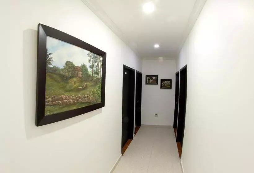 هتل Embajador Del Llano