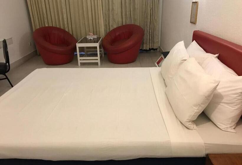 هتل Razmoni Isha Kha International