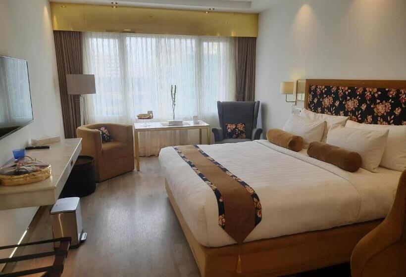 هتل Razmoni Isha Kha International