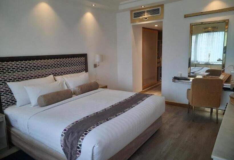 هتل Razmoni Isha Kha International