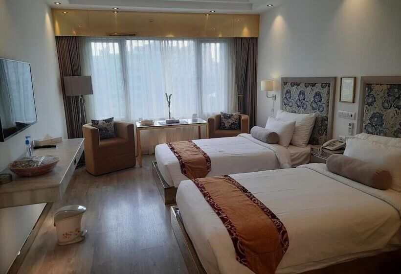 هتل Razmoni Isha Kha International