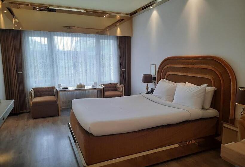 هتل Razmoni Isha Kha International