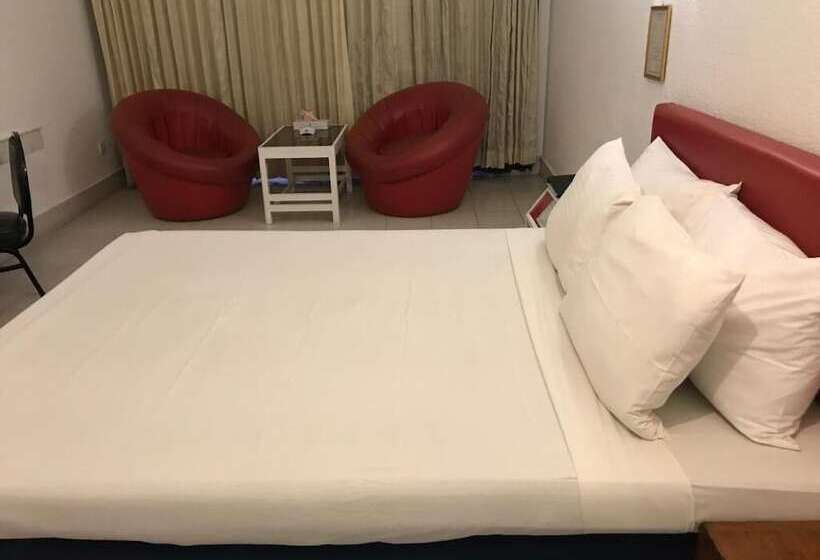 هتل Razmoni Isha Kha International