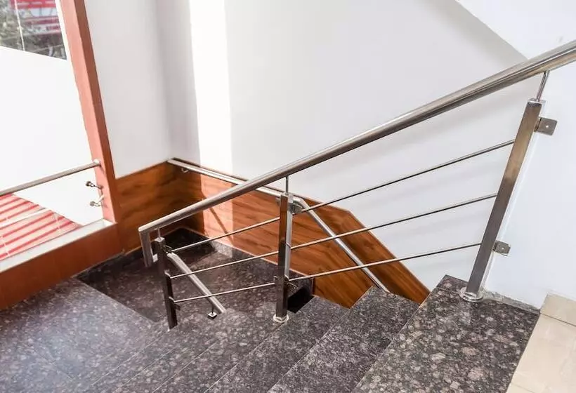 ホテル Treebo Red Petal Jalandhar