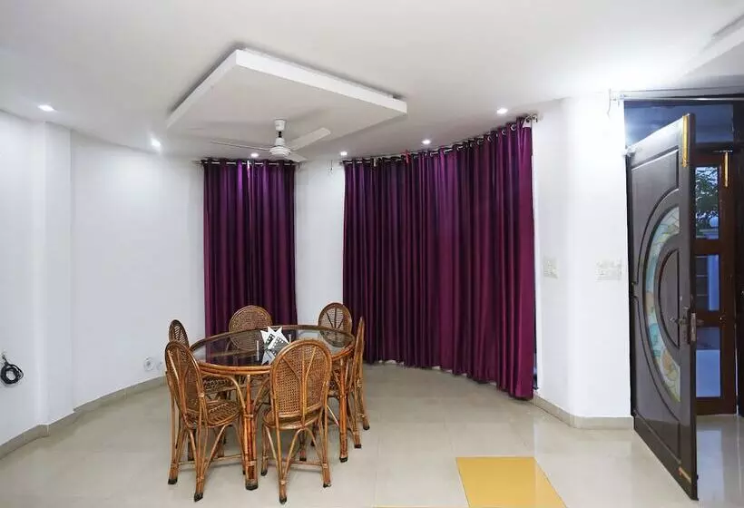 Oyo 10198 Hotel Aris