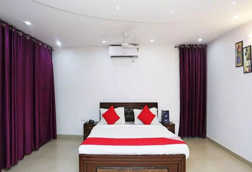 Oyo 10198 Hotel Aris