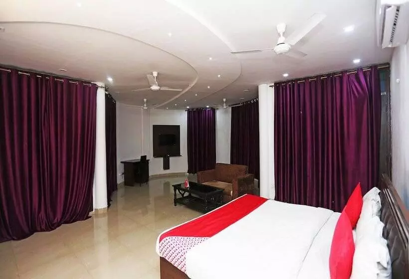Oyo 10198 Hotel Aris