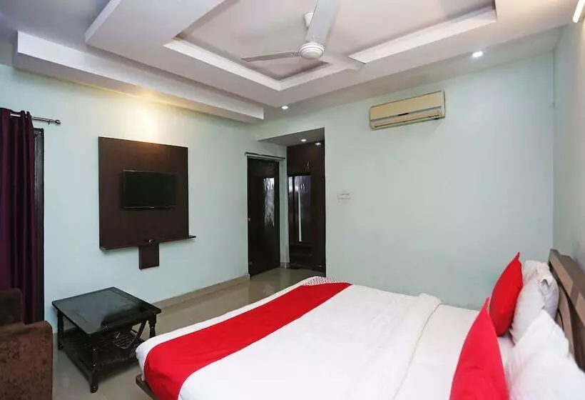 Oyo 10198 Hotel Aris