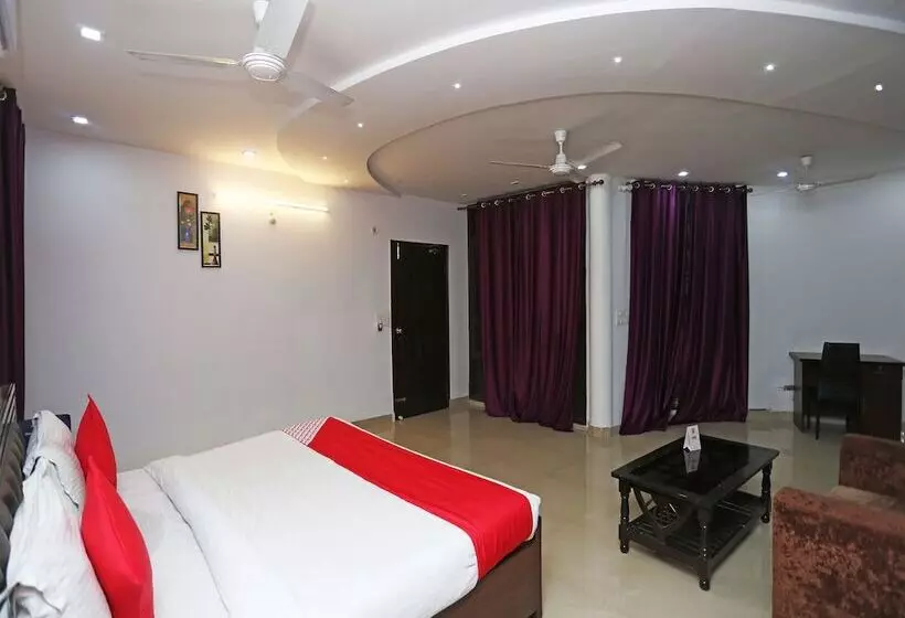 Oyo 10198 Hotel Aris