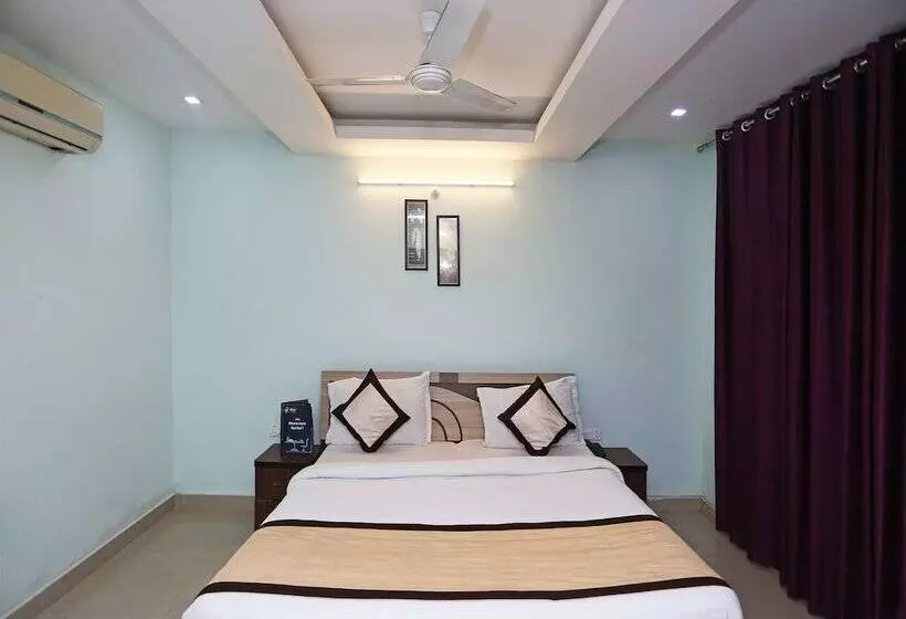 Oyo 10198 Hotel Aris