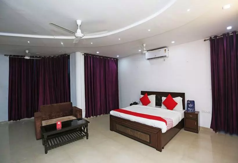 Oyo 10198 Hotel Aris