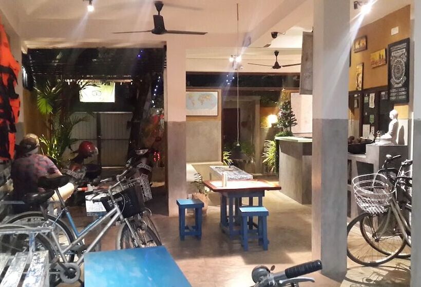 Cycling Backpacker Hostel & Cafe