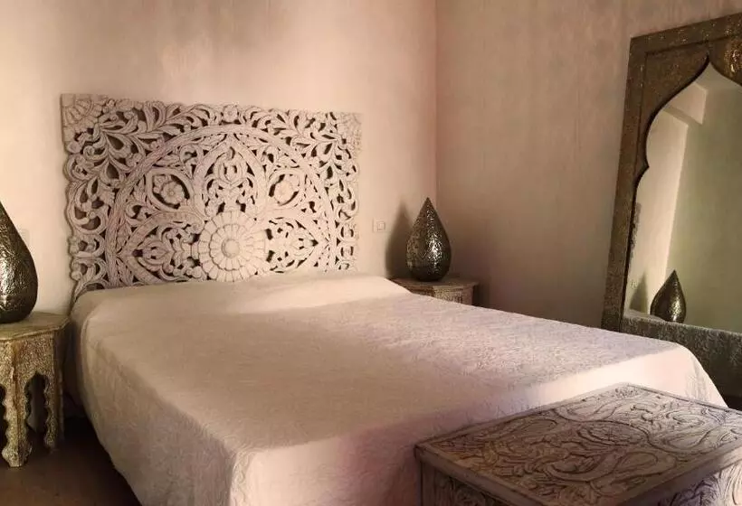 تختخواب و صبحانه Indisparte Suites