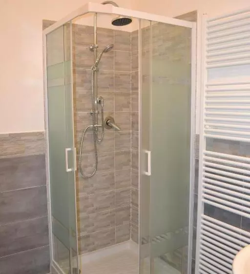 تختخواب و صبحانه La Chance