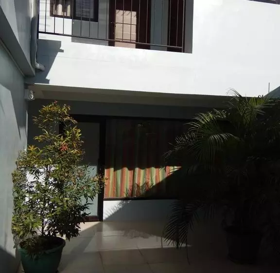 ホテル Reddoorz Near Sibulan Dumaguete Airport