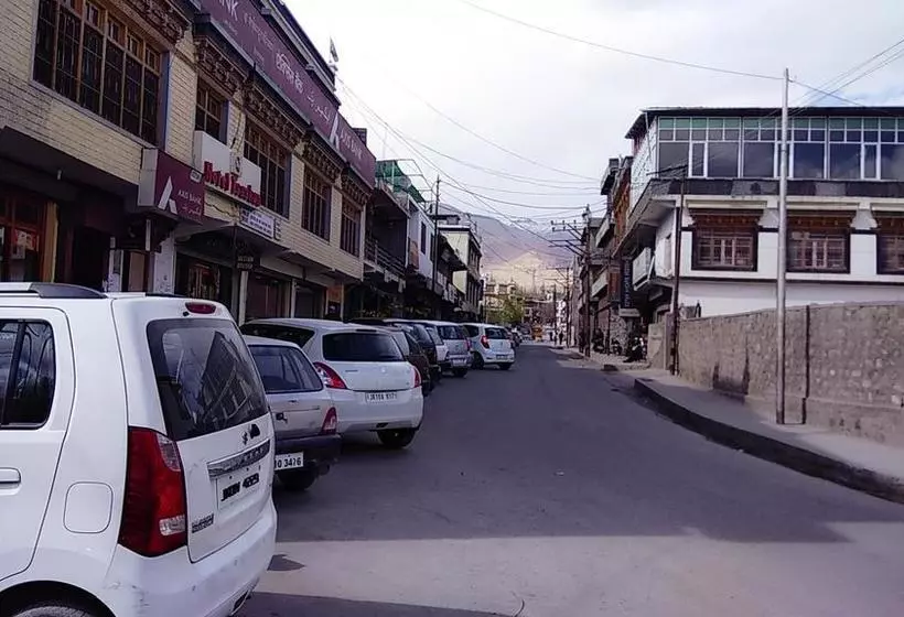 Hotel Tsaskan