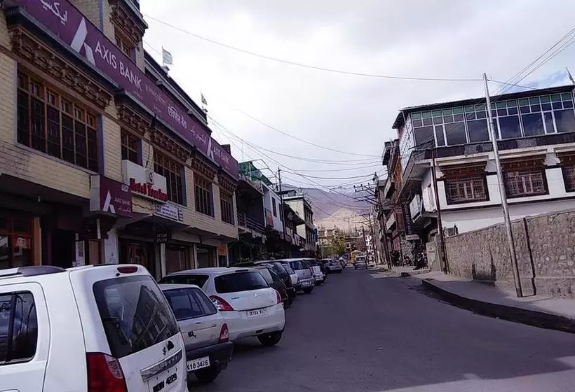 Hotel Tsaskan