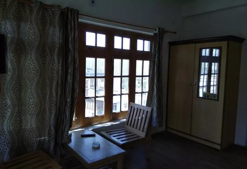 Hotel Tsaskan