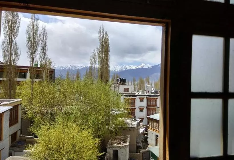 Hotel Tsaskan