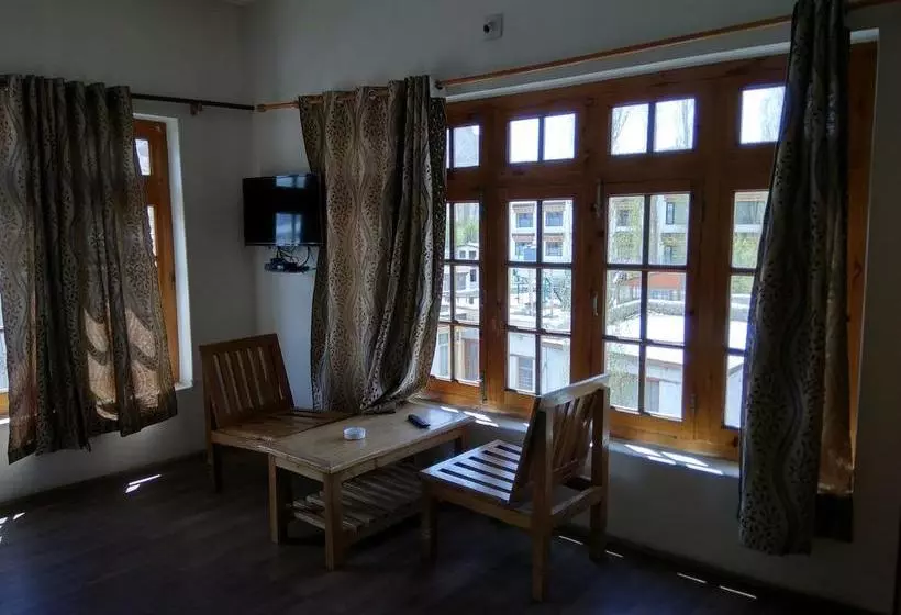 Hotel Tsaskan
