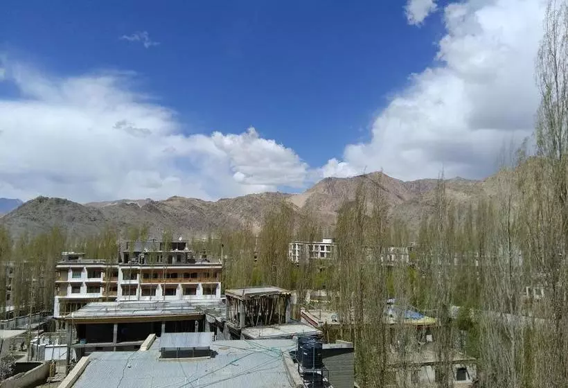 Hotel Tsaskan
