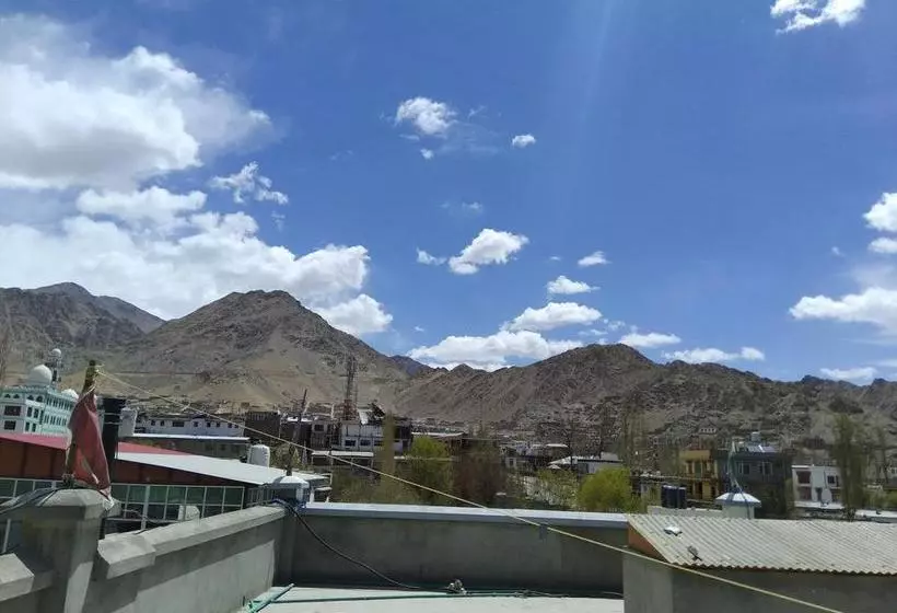 Hotel Tsaskan
