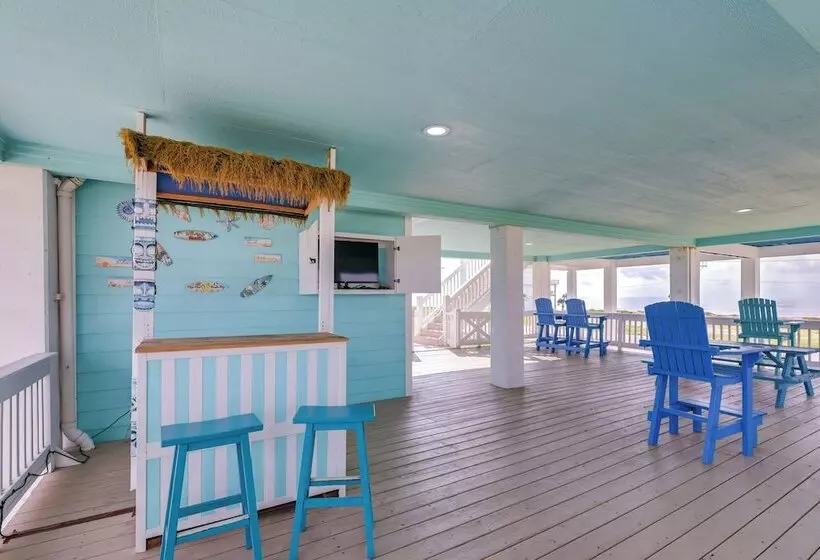 Walk To Beach: Home W/ Hot Tub & Deck In Gilchrist