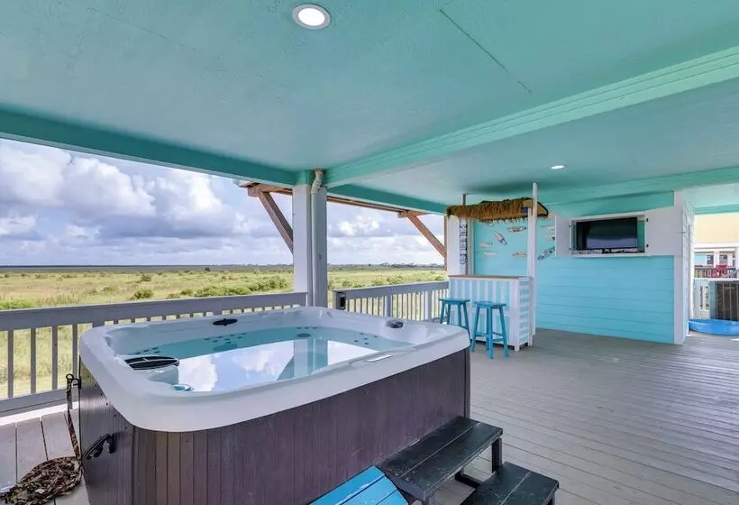 Walk To Beach: Home W/ Hot Tub & Deck In Gilchrist