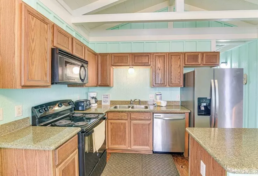 Walk To Beach: Home W/ Hot Tub & Deck In Gilchrist
