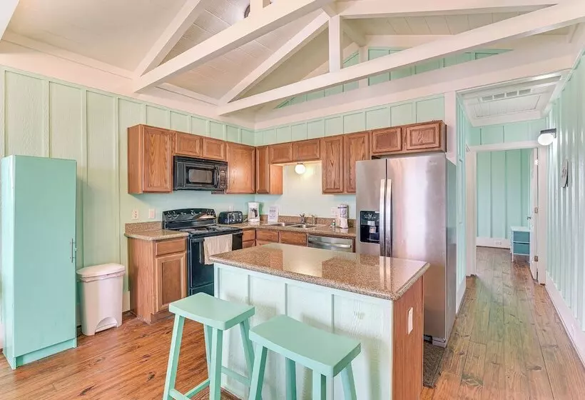 Walk To Beach: Home W/ Hot Tub & Deck In Gilchrist