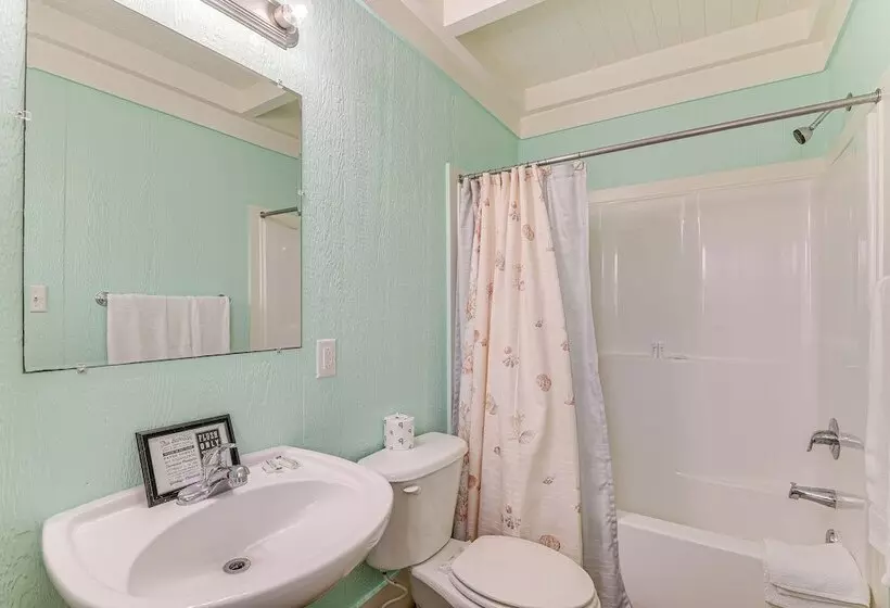 Walk To Beach: Home W/ Hot Tub & Deck In Gilchrist