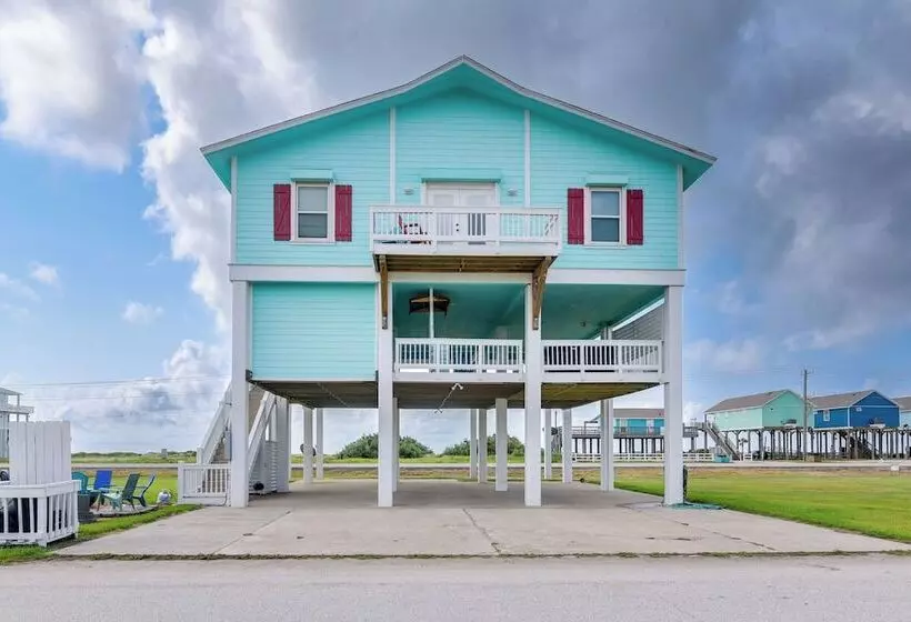 Walk To Beach: Home W/ Hot Tub & Deck In Gilchrist