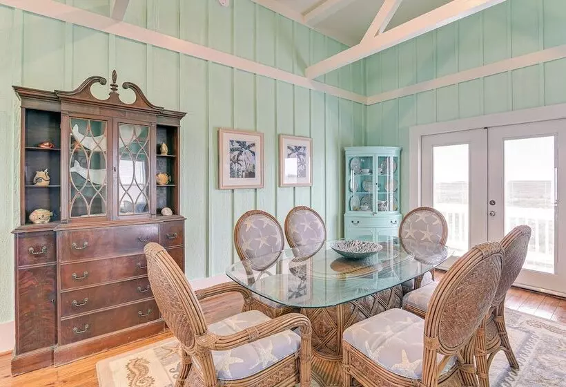 Walk To Beach: Home W/ Hot Tub & Deck In Gilchrist