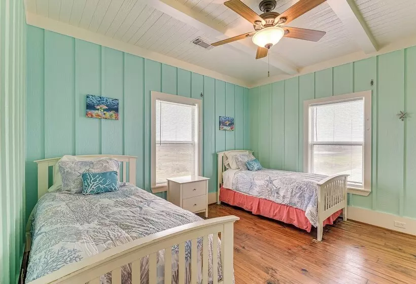 Walk To Beach: Home W/ Hot Tub & Deck In Gilchrist
