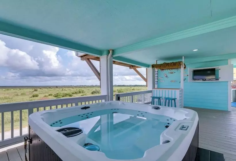 Walk To Beach: Home W/ Hot Tub & Deck In Gilchrist