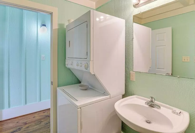 Walk To Beach: Home W/ Hot Tub & Deck In Gilchrist